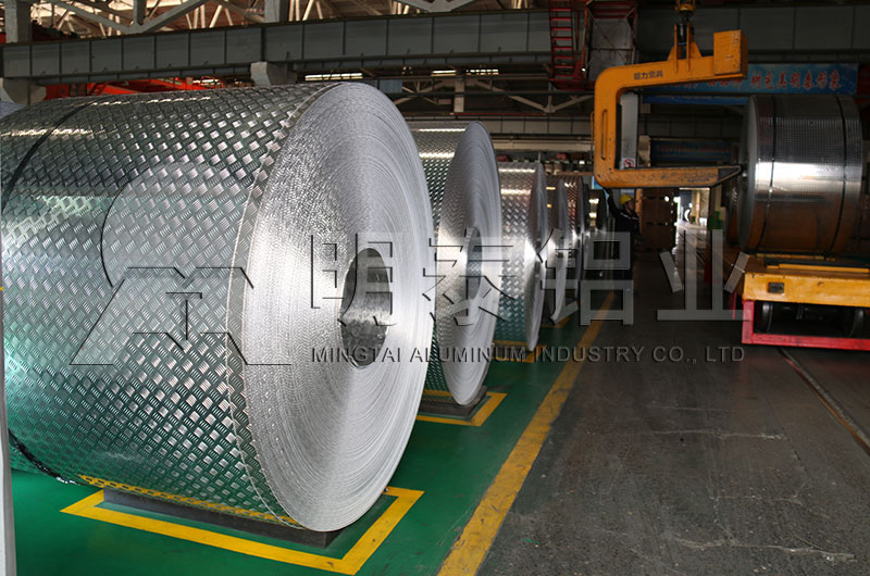 車(chē)廂防滑用5052A大五條花紋鋁板廠家_價(jià)格